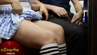 Giovane studentessa che si masturba al compagno di classe durante i compiti a casa-xsanyAny